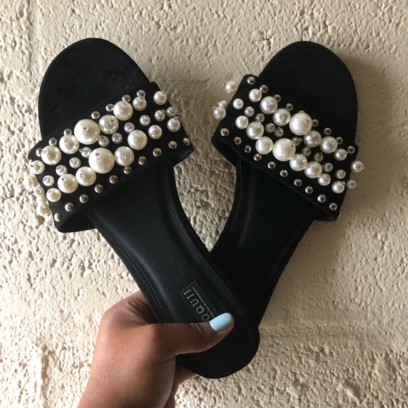 slides for wide feet